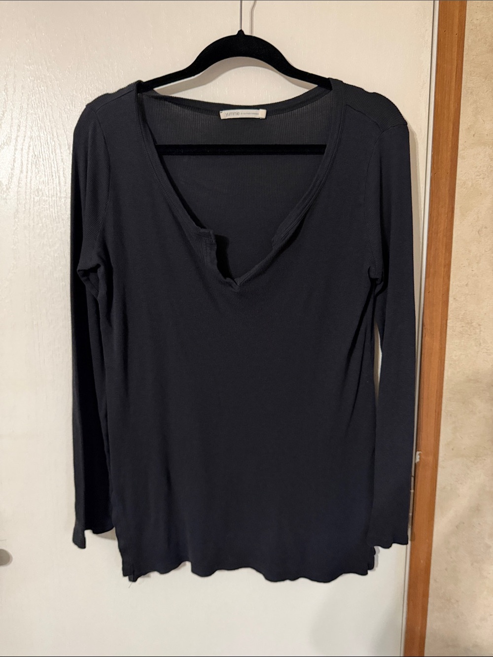 Yummie Black Long-Sleeve V-Neck Ribbed Tee